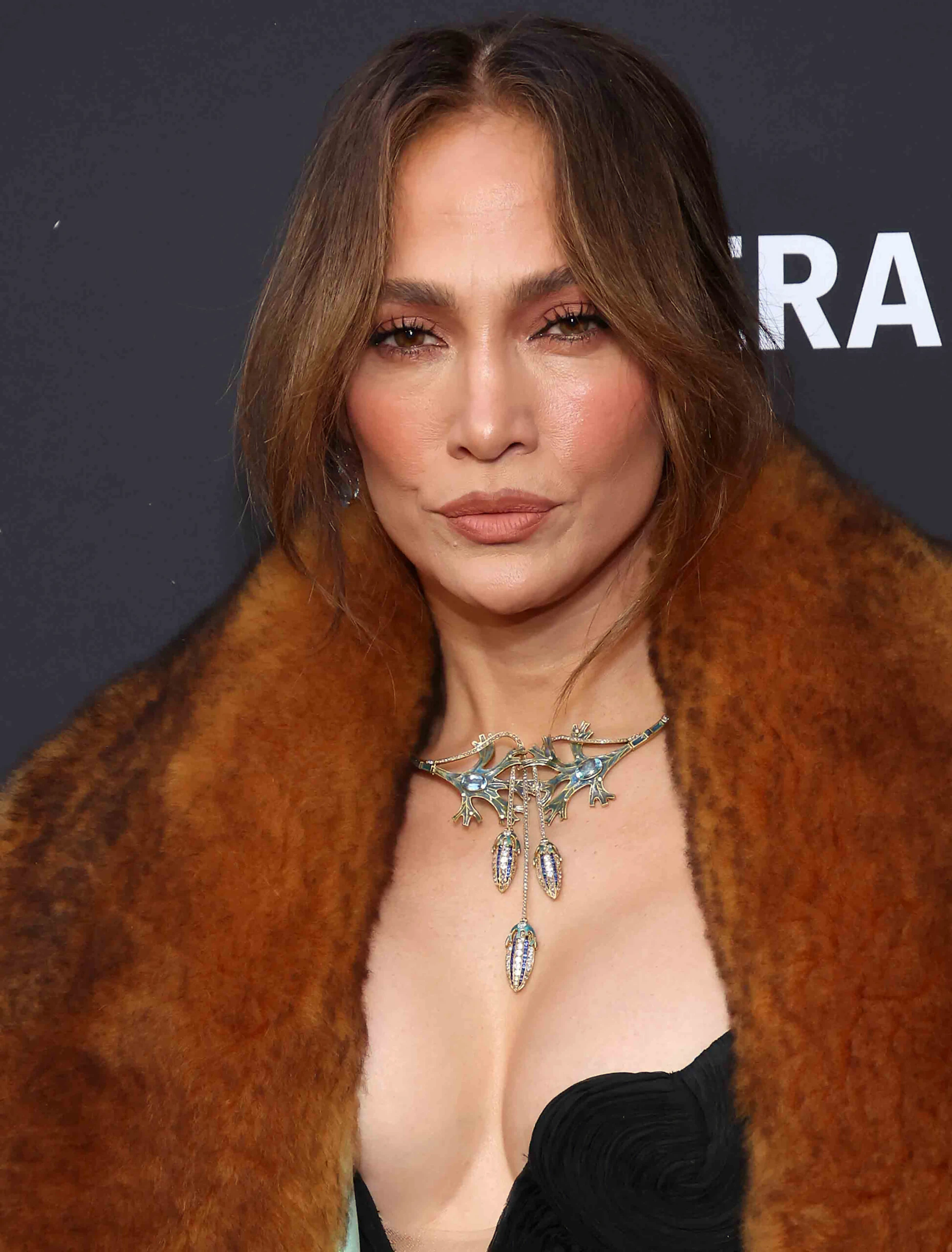 Los labios nude de Jennifer Lopez: el detalle que completa el look