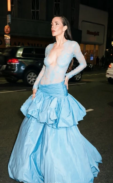 El espectacular vestido celeste de Camila Romano que eligió Julieta Nair Calvo