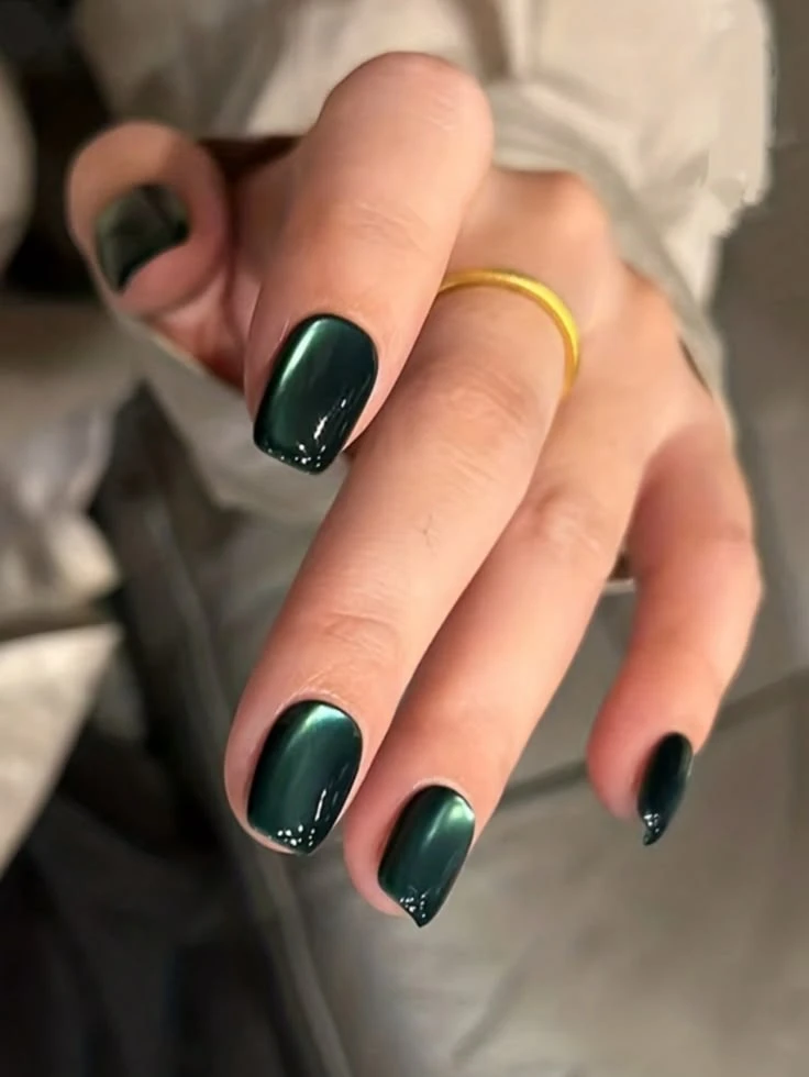 Green cat eye: la manicura de Dua Lipa ideal para Halloween
