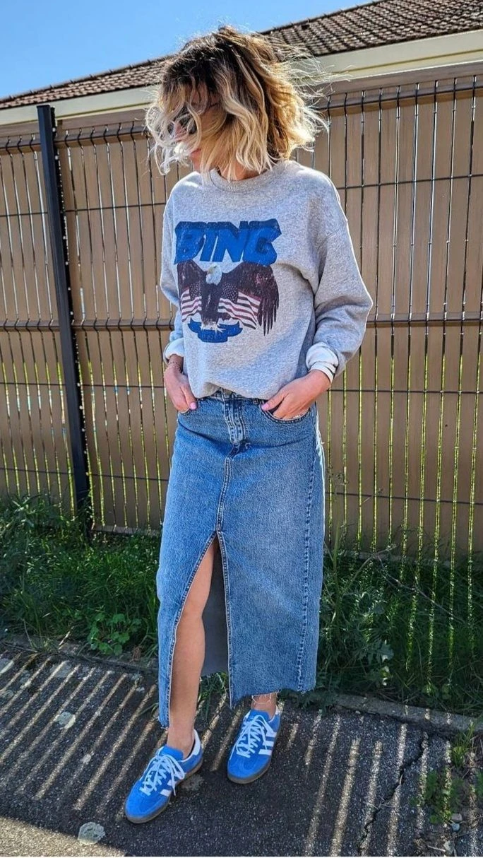 La falda de jean larga vuelve y estos 9 looks lo confirman
