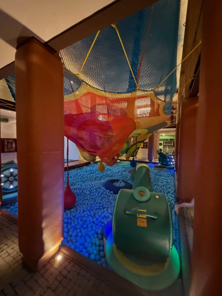 Las postales dejaron ver distintas facetas de las vacaciones, desde los ratos de tranquilidad hasta los juegos compartidos. 
