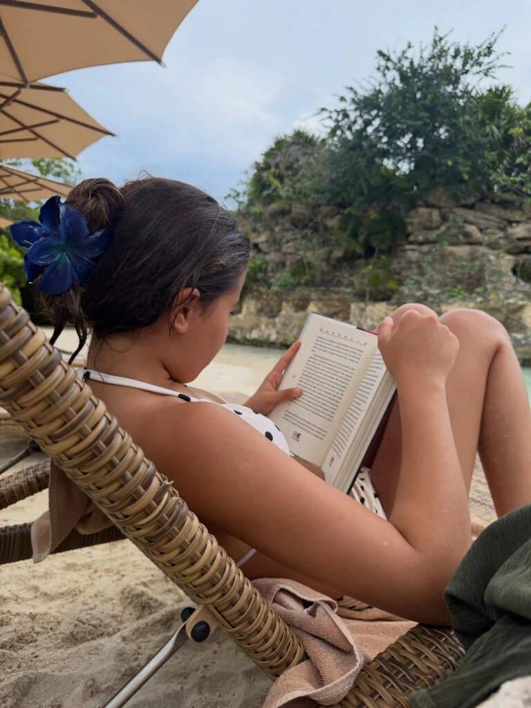 Rufina leyendo.