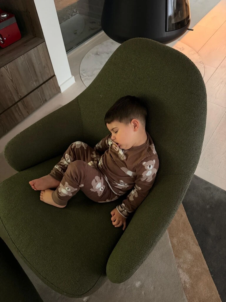 “Me encanta verte crecer y disfrutar cada momento con vos, hijo. Te amo muchísimo, mi príncipe, y quiero que sepas que papá siempre va a estar ahí para vos, para cuidarte y acompañarte en todo 🤍”, concluyó.