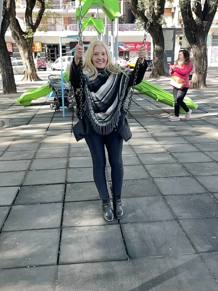 Sin embargo, la actriz decidió transformar su despedida en un mensaje para sus seguidores, con una invitación a disfrutar de los vínculos y expresar el amor sin postergaciones.
