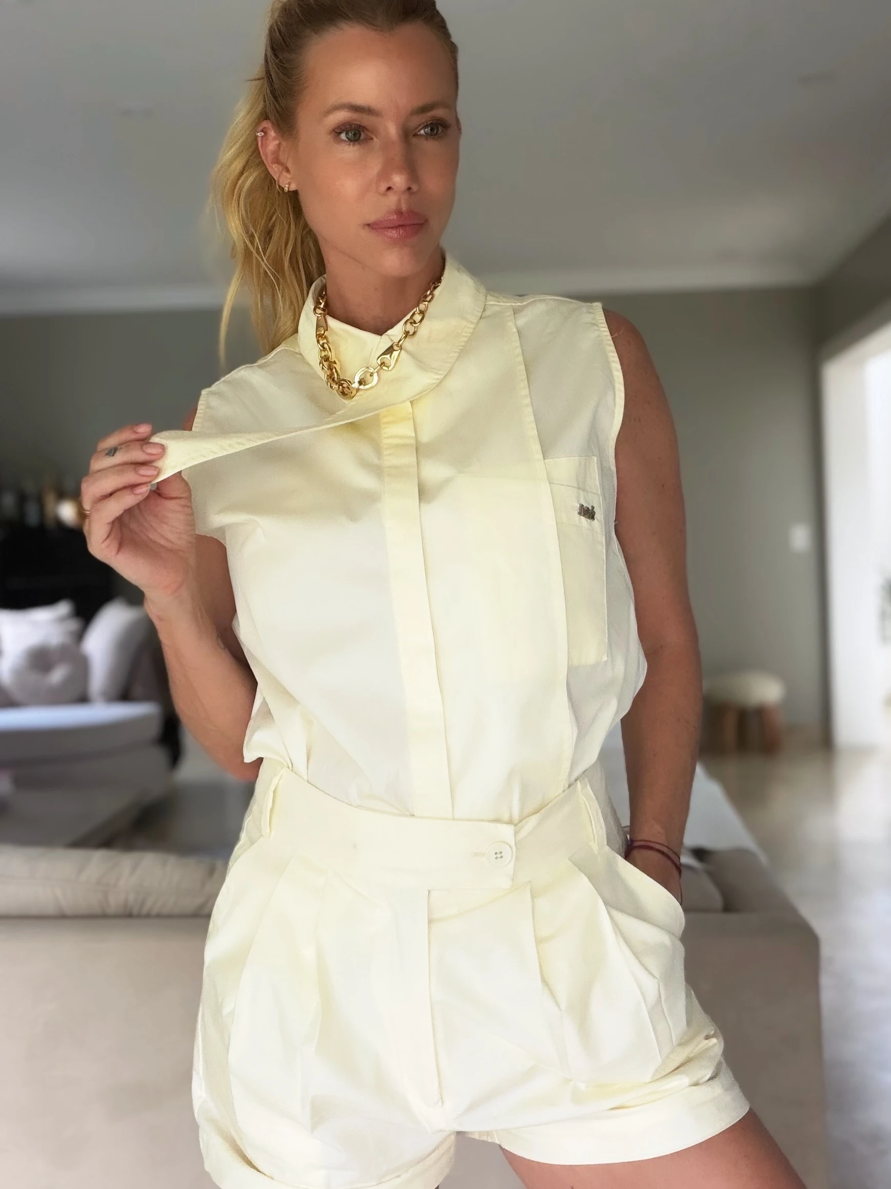 Nicole Neumann llevó los zapatos ideales para darle un giro sofisticado a su look buttercream