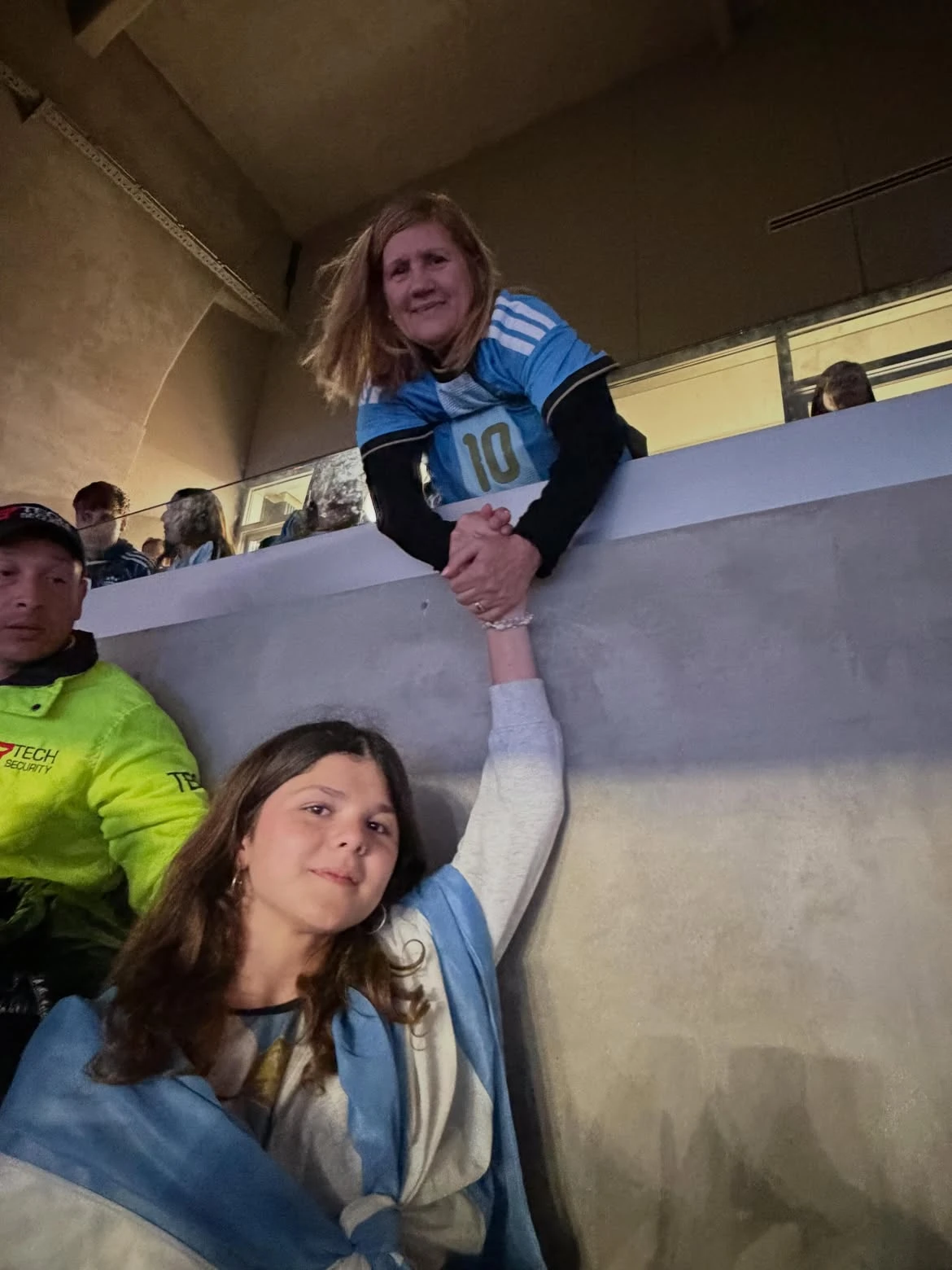 "Una noche que nos queda para siempre. Gracias, Celia, por tanto cariño. Te amamos, Leo. Siempre vas a ser parte de la Selección y de nuestros corazones".