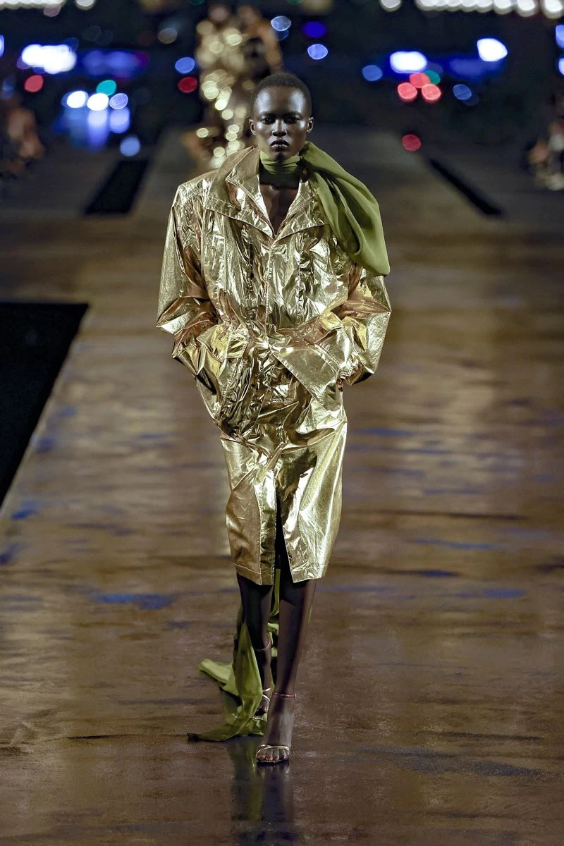 Desfile Saint Laurent primavera verano 2027 en la Semana de la Moda de París.