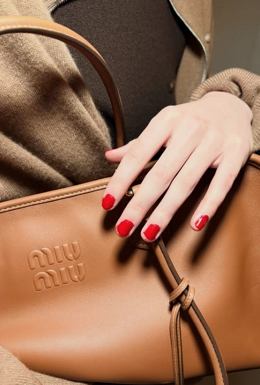 Look de uñas en la pasarela de Miu Miu en la Semana de Moda de París.