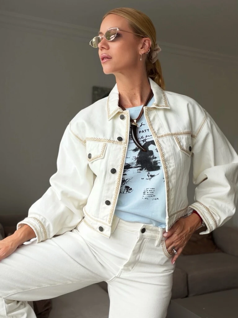 The centerpiece of the look was a cropped, loose-fitting jacket paired with white denim trousers.
