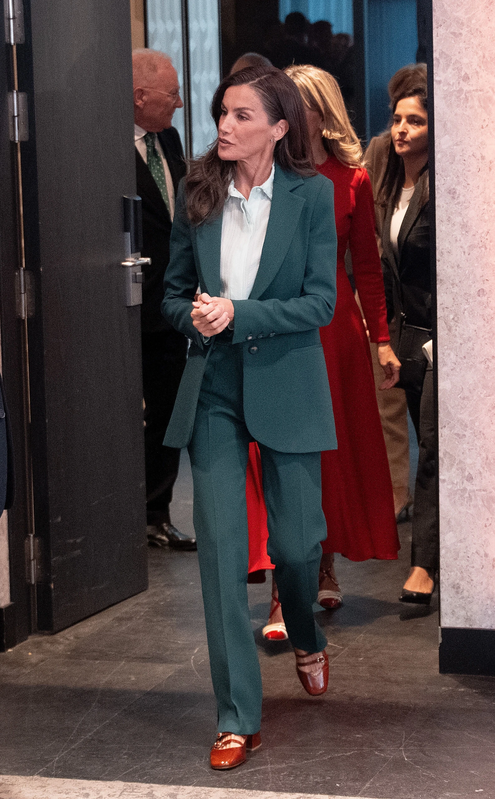 El look de la reina Letizia en Madrid. 